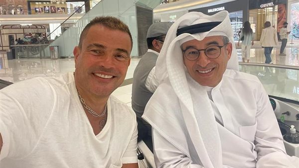 عمرو دياب وصديقه