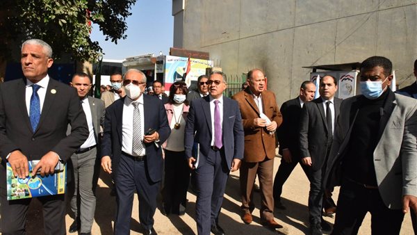 محافظ أسيوط ووفد