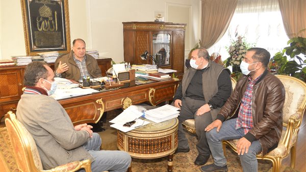 محافظ أسيوط خلال