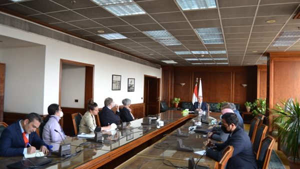 وزير الري خلال الاجتماع