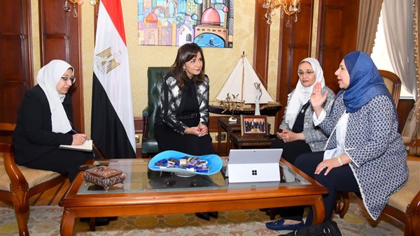 وزيرة الهجرة نبيلة