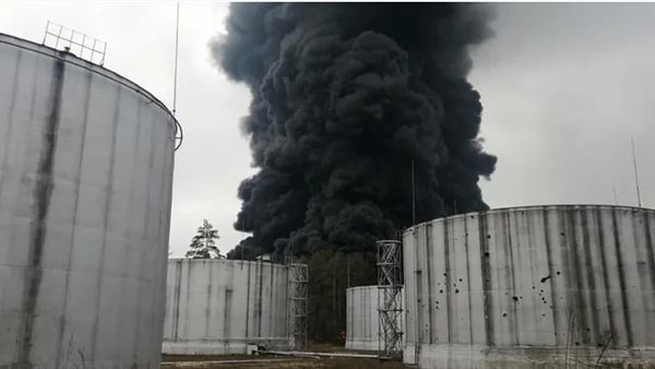 أعمدة الدخان تتصاعد