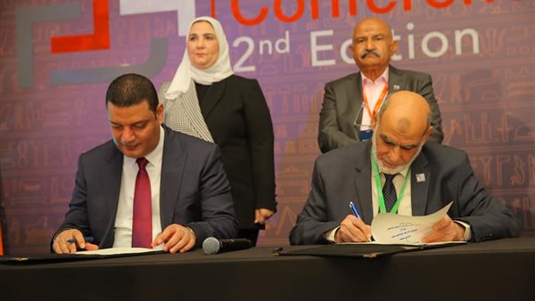 جانب من مراسم التوقيع