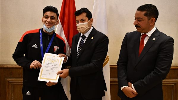 وزير الرياضة يكرم