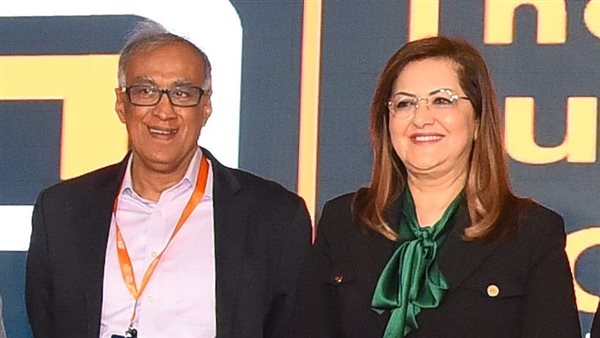 وزيرة التخطيط والدكتور