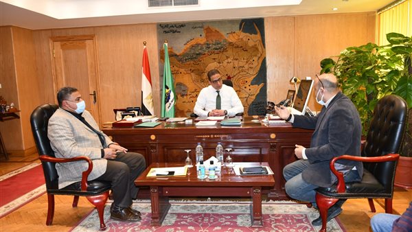 محافظ الفيوم خلال