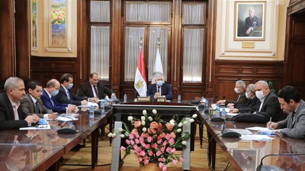 وزير الزراعة خلال