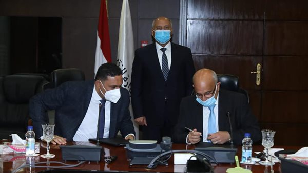 جانب من مراسم التوقيع