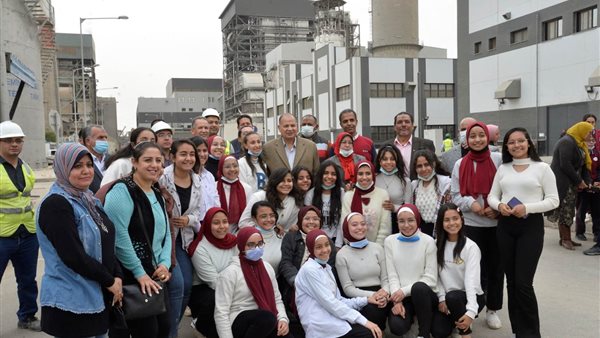 محافظ أسيوط وطلاب