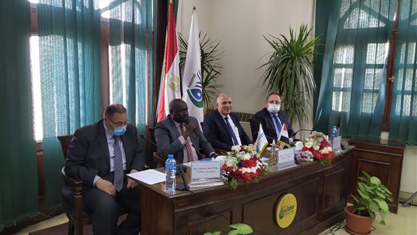 خلال توزيع الشهادات