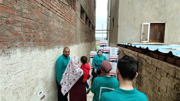 خلال توزيع الصناديق