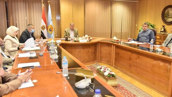 محافظ أسيوط خلال