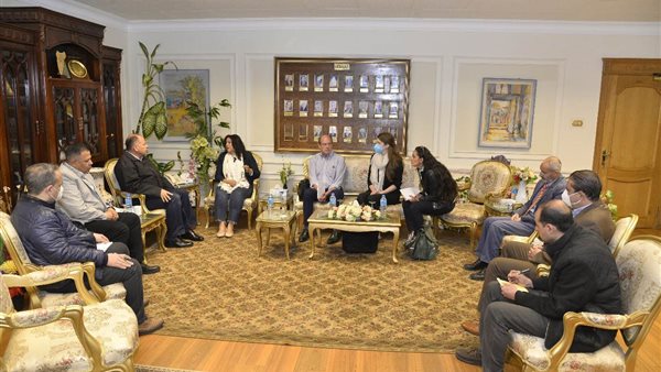 محافظ أسيوط يلتقي