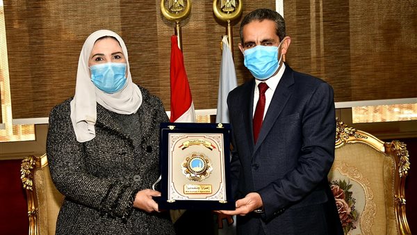 محافظ الغربية يلتقي