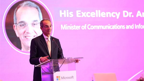 عمرو طلعت وزير الاتصالات