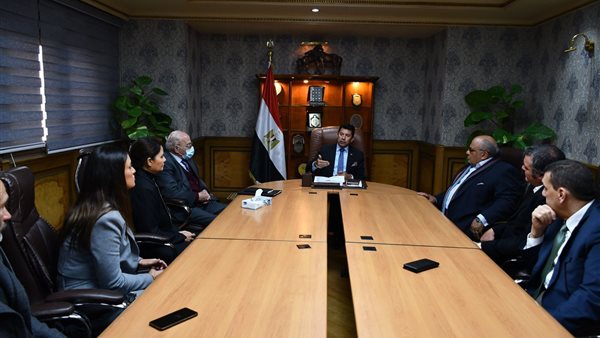 وزير الرياضة يلتقي