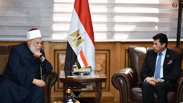 أشرف صبحي مع الشيخ