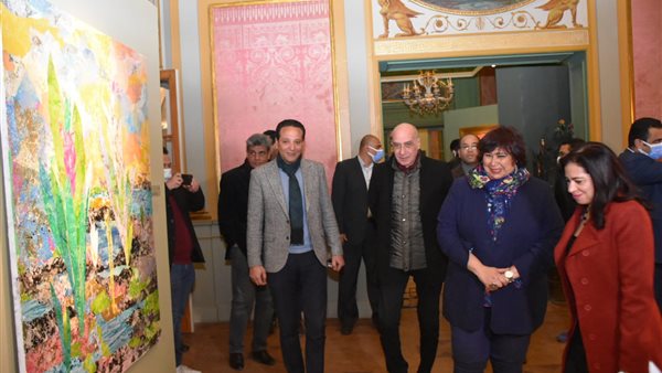 وزيرة الثقافة بمجمع