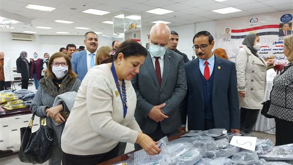 رئيس جامعة بنها يفتتح