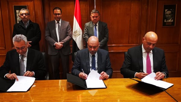 جانب من مراسم التوقيع