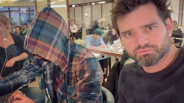 صورة  رامي عباس برفقة