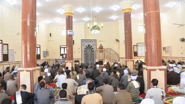 صلاة الجمعة بالمسجد