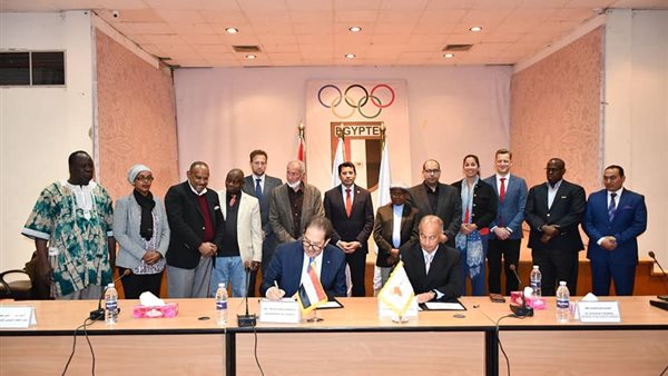 جانب من مراسم التوقيع