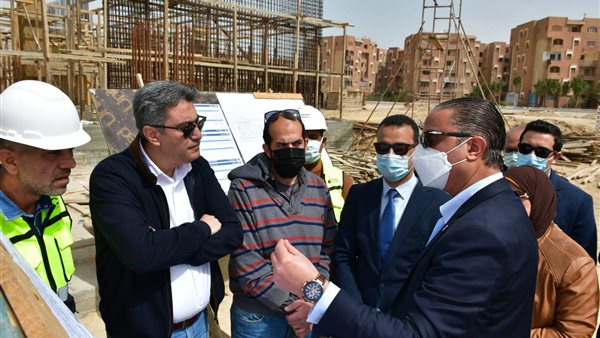 محافظ الفيوم خلال