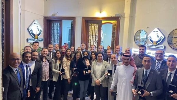 تنسيقية الأحزاب تكرم