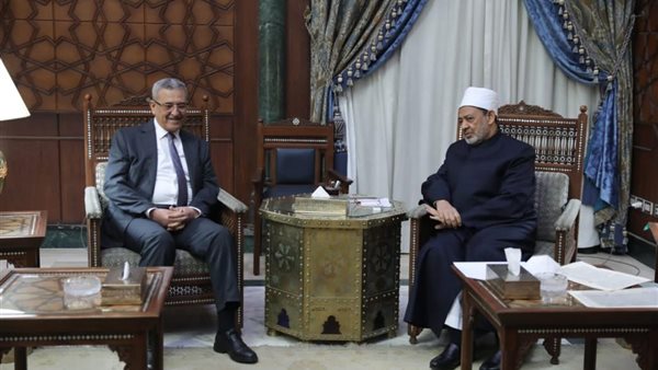 الإمام الأكبر وسفير