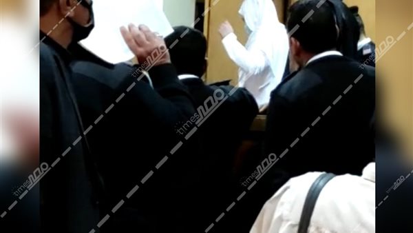 حنين حسام خلال المحاكمة