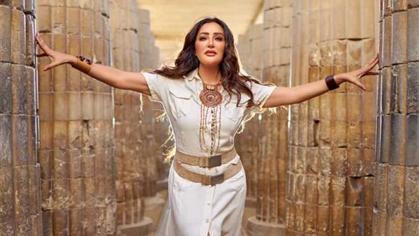 الفنانة لطيفة