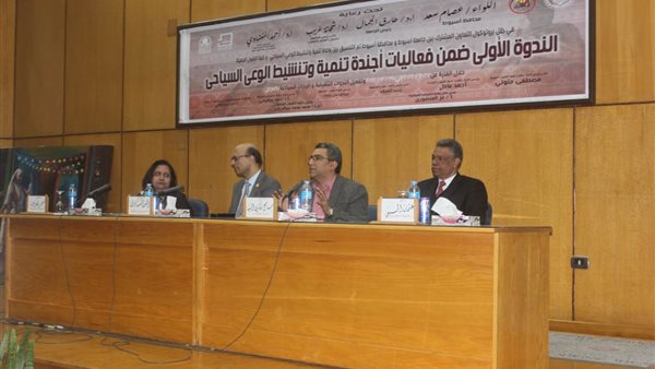 جانب من الندوات