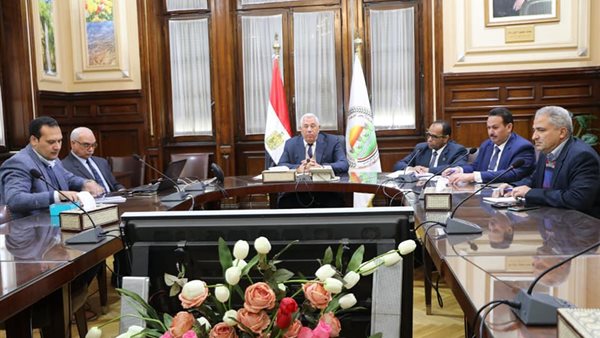 وزير الزراعة خلال