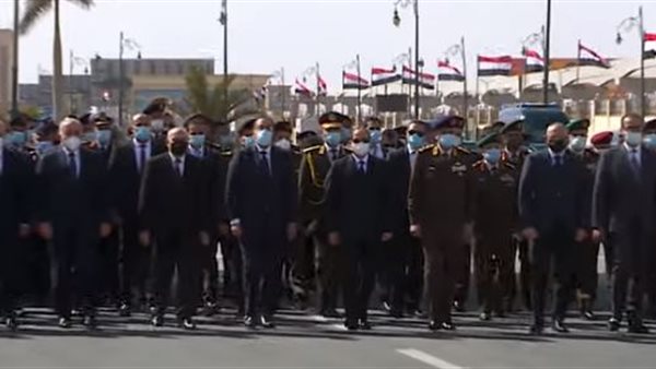 الرئيس يتقدم الجنازة