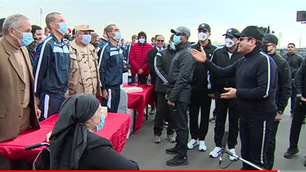 السيسي مع أهالي طلبة