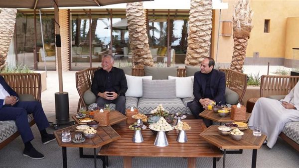 صورة من اللقاء