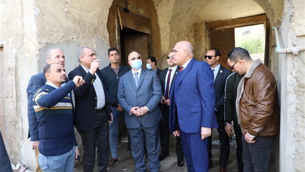 محافظ القاهرة خلال