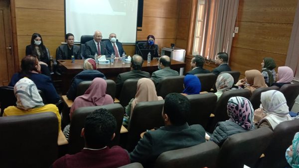 صورة من ندوة جامعة