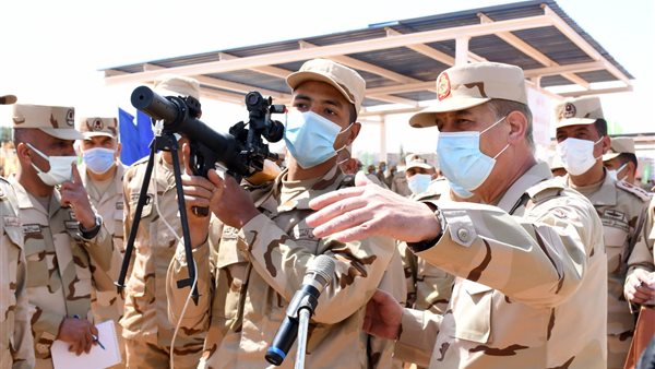 وزير الدفاع يتفقد