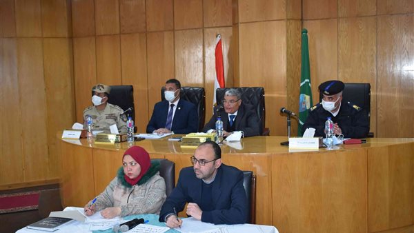 محافظ المنيا خلال