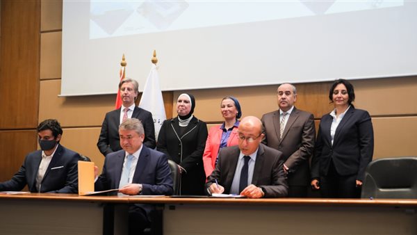 جانب من مراسم التوقيع