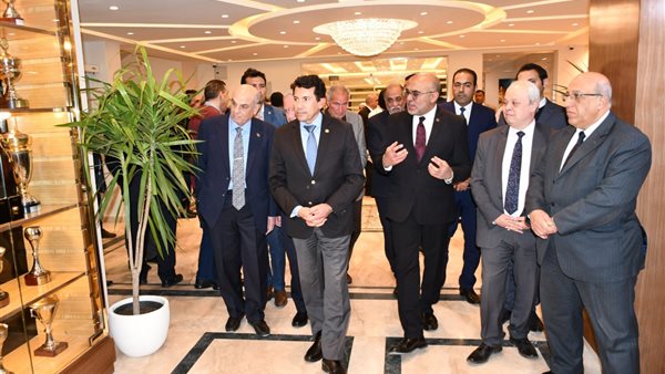 وزير الشباب والرياضة