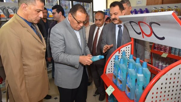 محافظ الشرقية خلال