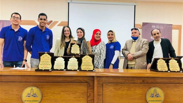  الطلاب الفائزين