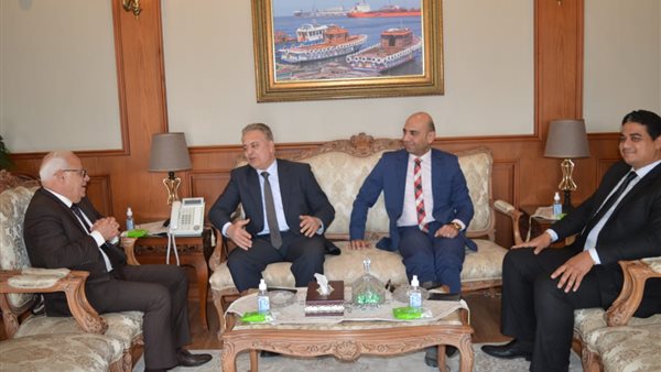 محافظ بورسعيد يستقبل