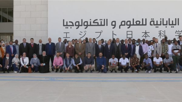 طلاب الجامعة اليابانية