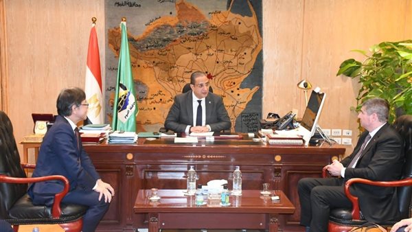 محافظ الفيوم خلال