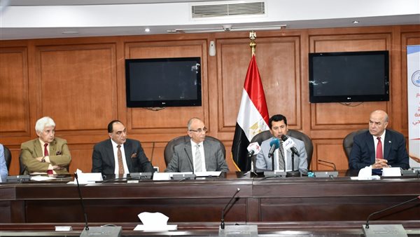 وزير الرياضة مع رئيس