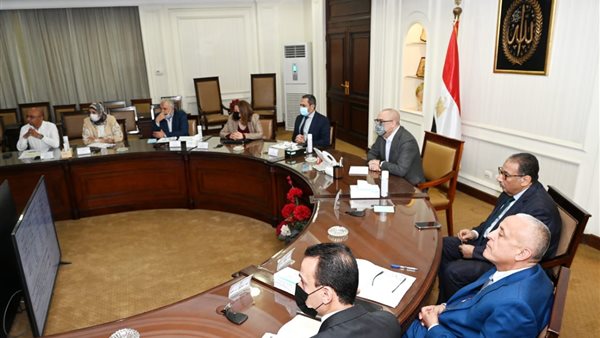 وزير الاسكان خلال